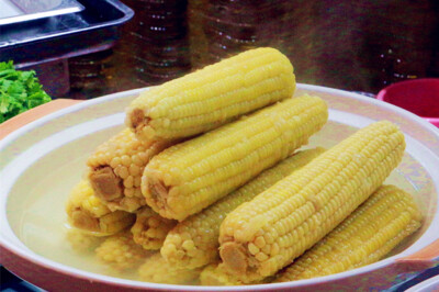 粗粮养人……老玉米啃起来！