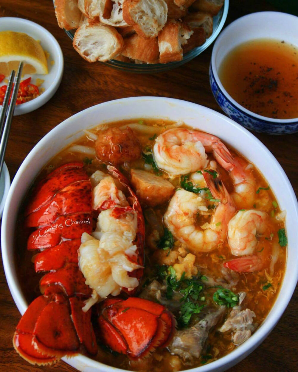 老板 来一碗龙虾面 ​ ​​​​
