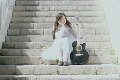 遇到可爱的人呐，街道也好，晚风也罢，都很甜