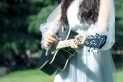 遇到可爱的人呐，街道也好，晚风也罢，都很甜