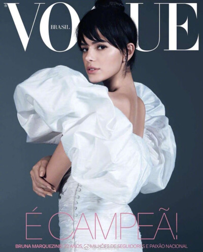 #BrunaMarquezine# 登上《Vogue》巴西版封面，俊俏容颜，热情动人，这就是“恋爱中的女人”吧？ ​