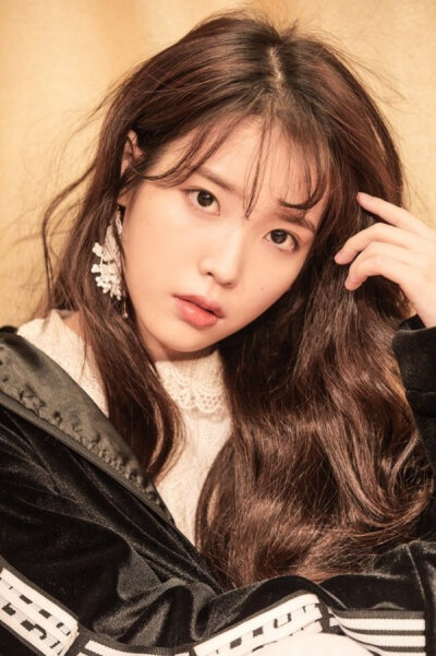 onlyU IU 写生簿
这位仙女人生即画报