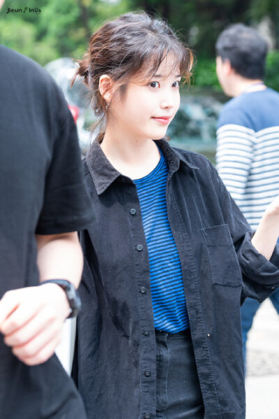 (•̀㉨•́ )✧ ​iu