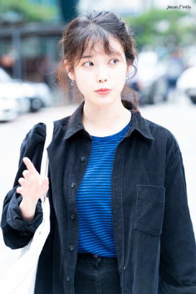 (•̀㉨•́ )✧ ​iu