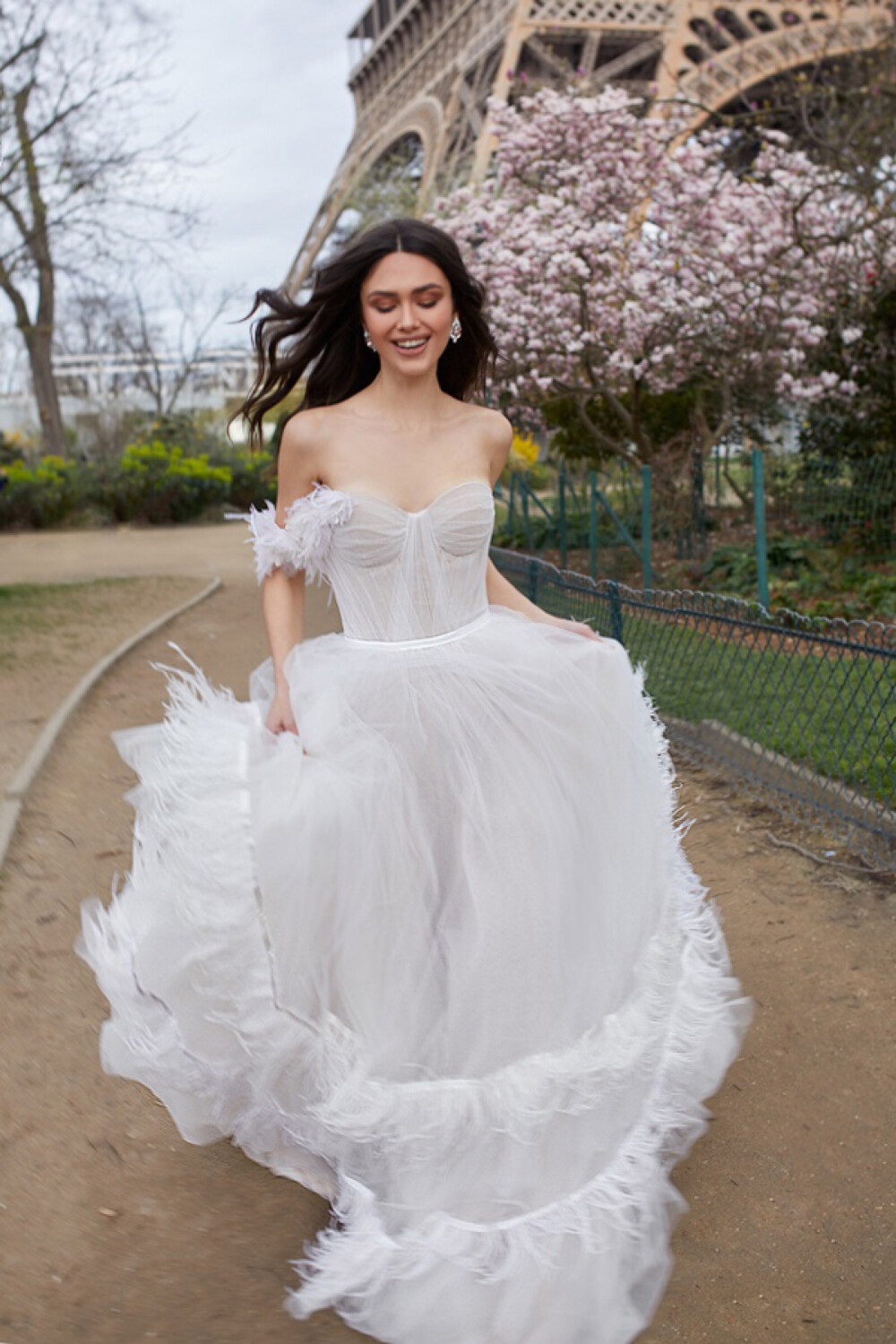 Julie Vino 释出2019「Paris 巴黎」婚纱系列