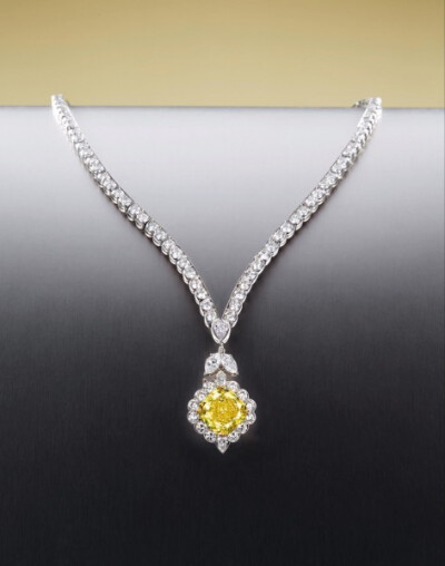 梵克雅宝 （Van Cleef & Arpels ）主石为9.43克拉天然浓彩黄色无瑕（IF）钻石配钻石项链，2015北京保利十周年秋季拍卖会