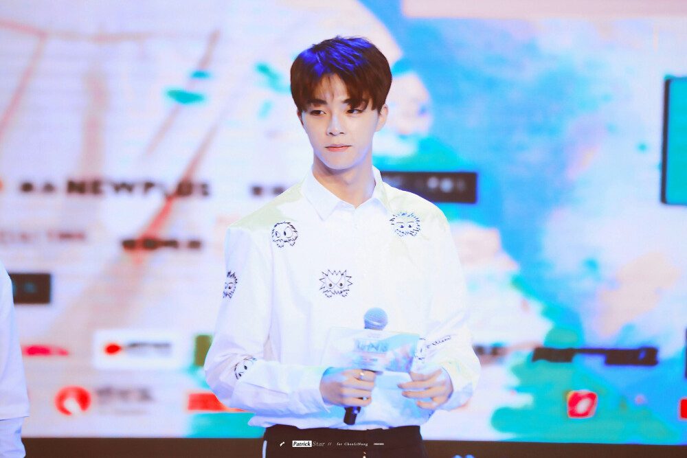 陈立农 0817
胡先煦生日会
cr微博@PatrickStar_1003