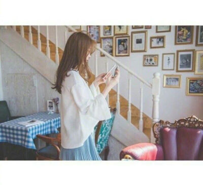 by岚殇 白边 白边女头 女生头像 小清新 森系 网红 网图 高清 长发 唯美 