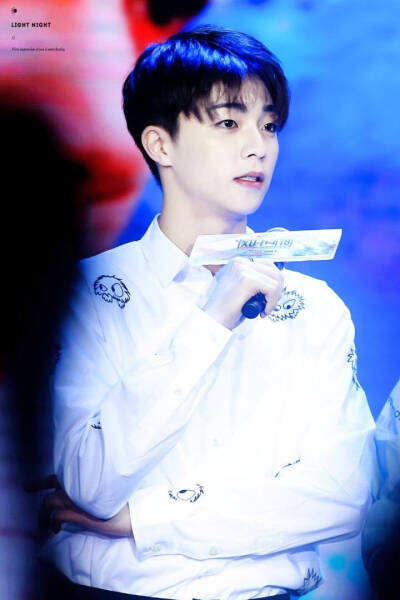 陈立农
胡先煦生日会
cr微博@Light_Night_1003