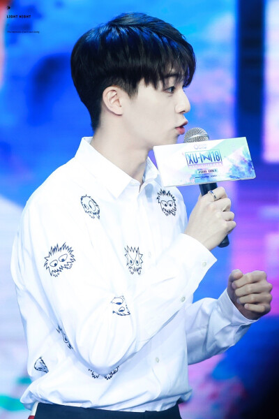 陈立农
胡先煦生日会
cr微博@Light_Night_1003