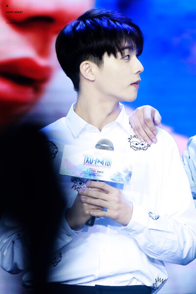 陈立农
胡先煦生日会
cr微博@Light_Night_1003