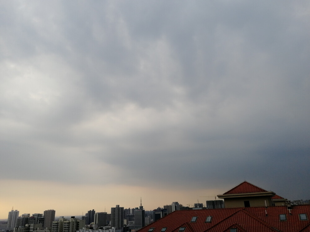 憋了半天，也没下雨☔️