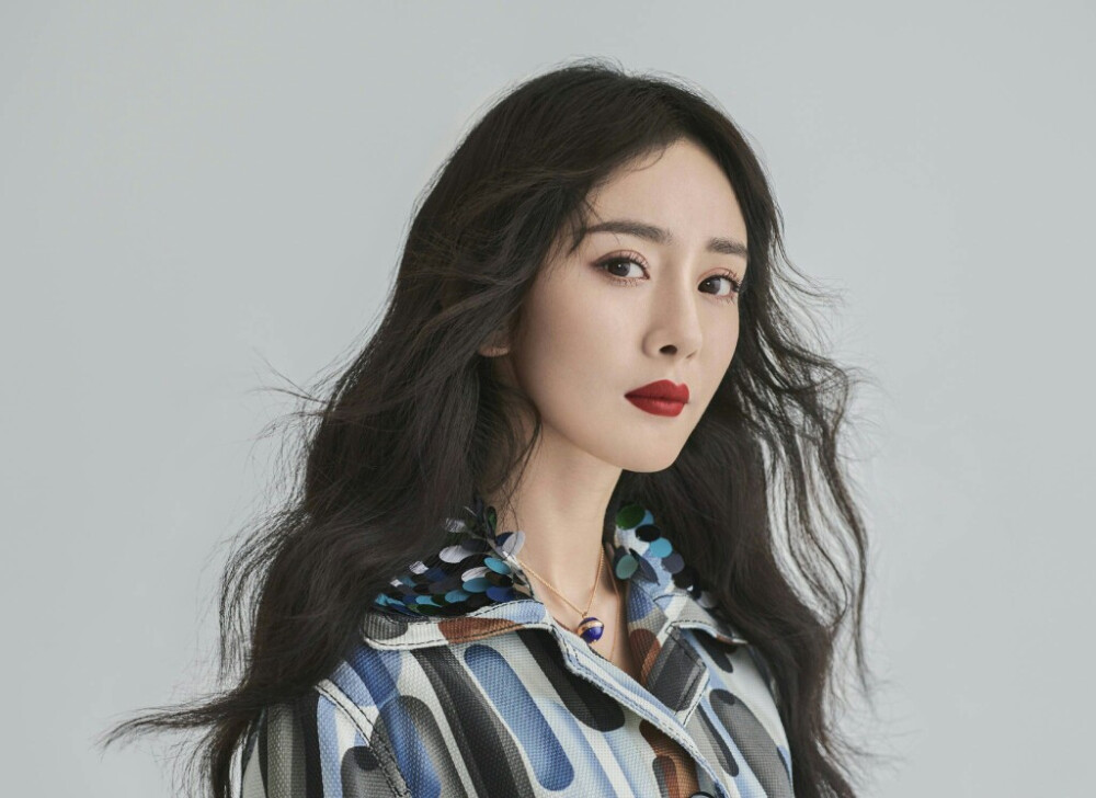 2018杨幂美图写真高清无水印壁纸 时尚穿搭摄影 杂志封面 Madame Figaro 8月刊内页