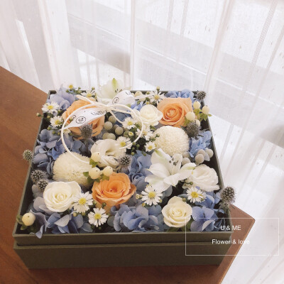 U&Me橙蓝色鲜花礼盒