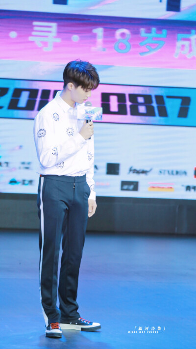 陈立农
胡先煦生日会
cr微博@銀河詩集_立農