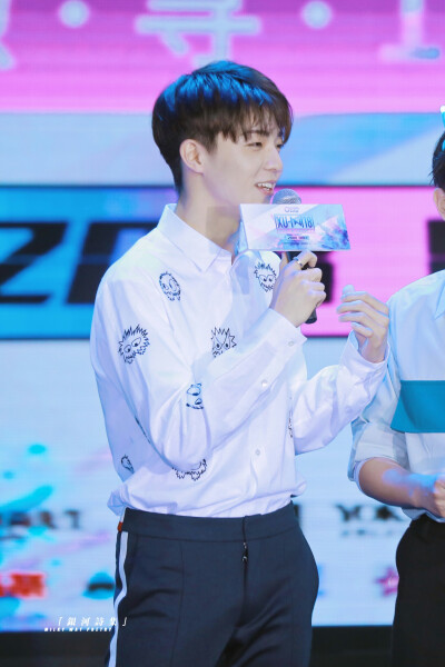 陈立农
胡先煦生日会
cr微博@銀河詩集_立農