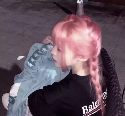 这里二栗
真人女头
