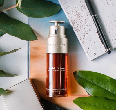 精华｜CLARINS Double Serum 娇韵诗全新推出双重修复精华，特别针对熬夜及日常作息不规律后产生的肌肤问题，具有很好的恢复以及镇定的作用，调节肌肤水油平衡焕发活力，敏感肌及孕妇都可以使用，温柔舒缓的质地潜移…