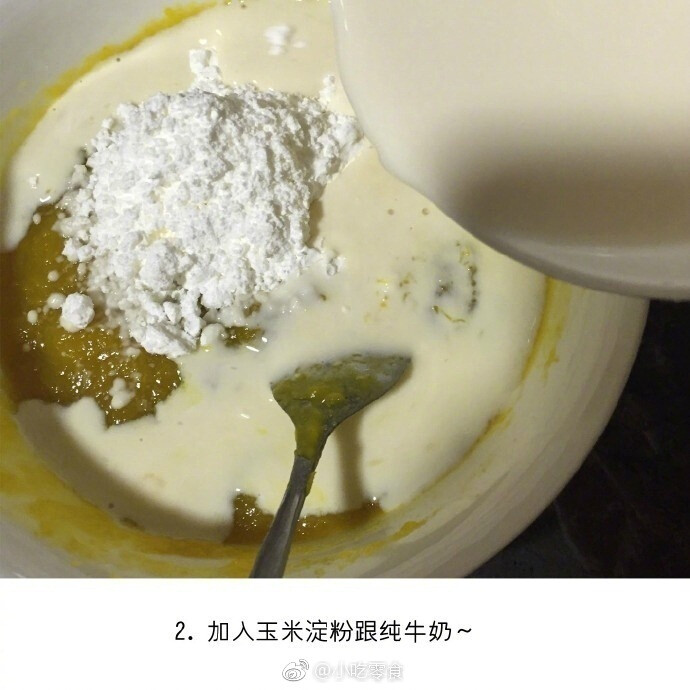 【牛奶南瓜糕】简单好吃的懒宅小零食 ​，喜欢冰凉香甜的可以试试~ ​​​​做法十分简单，茶余饭后不错的小甜点哦 ​