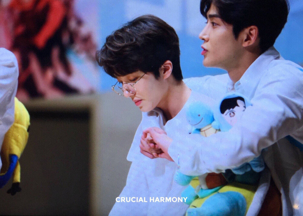 sf9路澯（金路云姜澯熙）
“这熟悉的压迫感又回来了”
cr.来源见水印