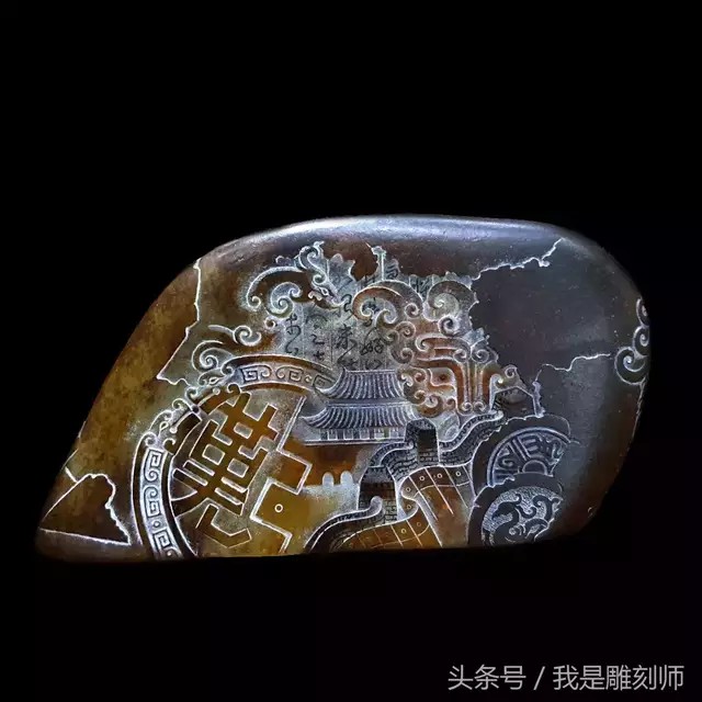 锦灰堆”又名“八破图”，也叫“集破”、“集珍”、“什锦屏”等，属于国画艺术工笔一类