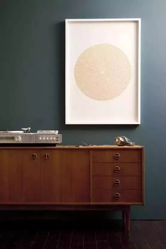 不同灰度的橄榄绿色和深深浅浅的木色都是好朋友!