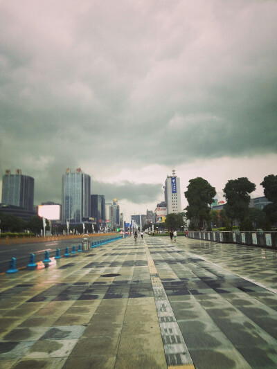 下雨天 东莞 市中心 图书馆 