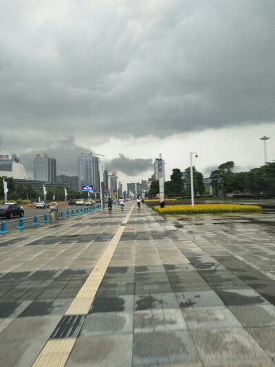 下雨天 东莞 市中心 图书馆 