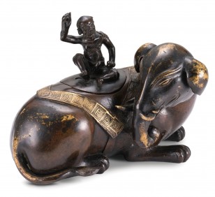 十七世纪 鎏金铜「胡人骑象」炉，成交价： 52,500 HKD （含买家佣金），2015年12月3日亚洲艺术品拍卖会中国艺术品专场