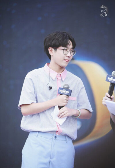 钟易轩怎么这么可爱哈哈哈哈哈哈哈