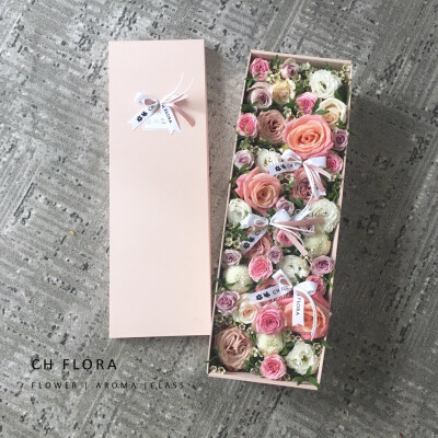 CHFlora / 鲜花花盒
玫瑰 | 洋桔梗 | 澳梅 | 雪柳 | 乒乓菊 
