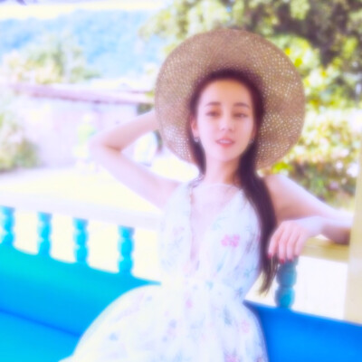 迪丽热巴
自调头像『美工：婆婆』
原图来源网络，二转注明