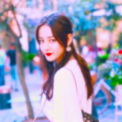 迪丽热巴
自调头像『美工：婆婆』
原图源自网络，二转注明