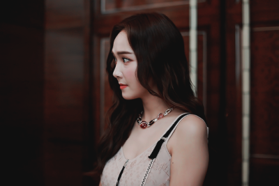 郑秀妍（Jessica Jung），1989年4月18日出生于美国加利福尼亚州旧金山市，韩国女歌手、演员、设计师。