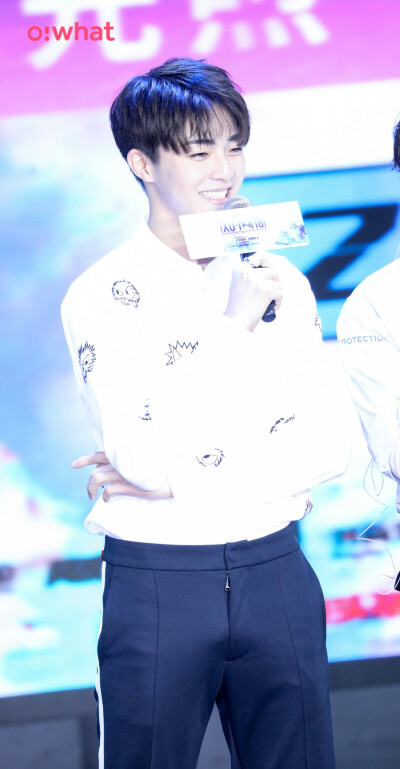 陈立农
胡先煦生日会
cr微博@Owhat