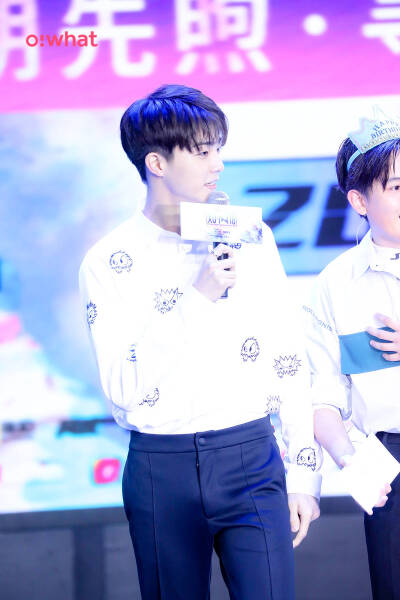 陈立农
胡先煦生日会
cr微博@Owhat