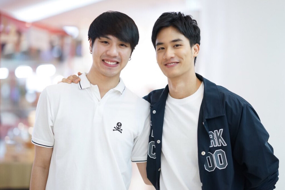 white & TayTawan