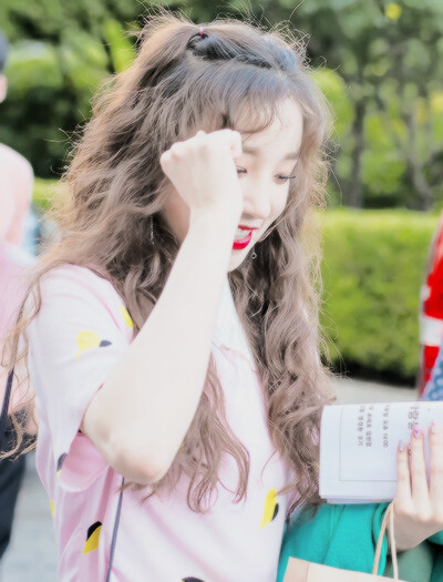 宋雨琦。抱图看简介。