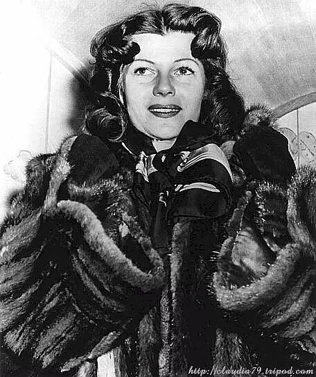 穿皮草的丽塔海沃斯