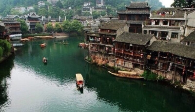 等，一城烟雨；渡，一世情缘。——沈从文 ​​​​