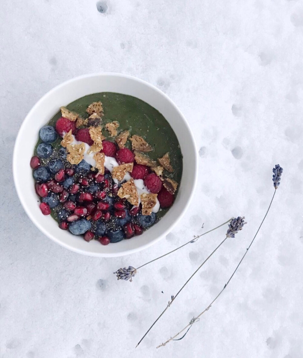 分享图片～ins美图，思慕雪smoothie，下午茶，甜点，烘焙，水果，树莓，红石榴，蓝莓，酸奶，奇亚籽，派，血橙，巧克力，草莓，燕麦，提子，桑葚，郁金香，玫瑰。 