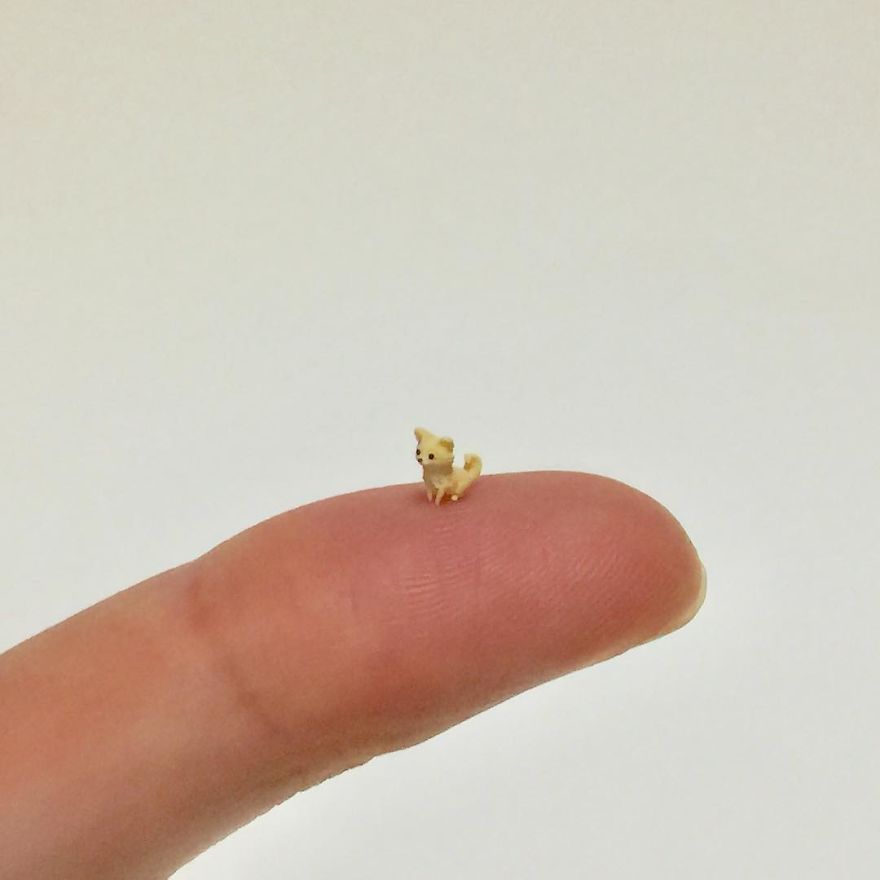 粘土艺术家 Kakuho Fujii 把一切都可以做成5毫米的大小，放置于指尖，进入蚁人的世界。 ​