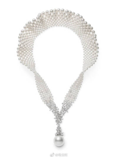 Mikimoto 御木本2018高级珠宝——Jeux de Rubans，以飘逸的丝带为灵感，塑造出蝴蝶结、丝带花、缠绕的缎带造型。
