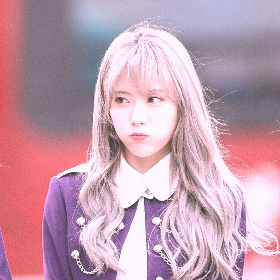 李露朵
by 予四九