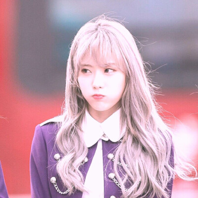 李露朵
by 予四九