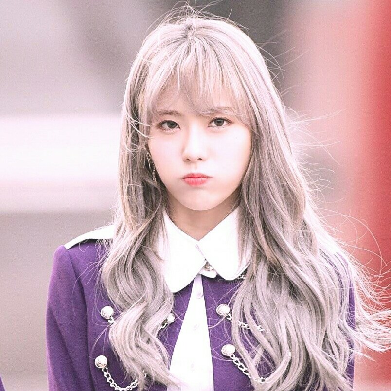 李露朵
by 予四九