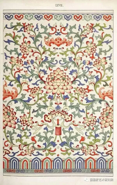 纹饰指提花织物上的花纹图案。主要题材分为自然景物和各种几何图形(包括变体文字等)两大类，有写实、写意、变形等表现手法。设计纹样不仅题材要新颖、艺术上要灵活变化，还要结合织物组织结构特点、织造工艺和织物用…