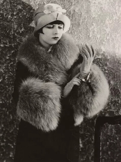 穿皮草的露易丝·布鲁克斯 Louise Brooks