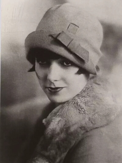 穿皮草的露易丝·布鲁克斯 Louise Brooks