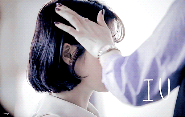 李知恩广告动图